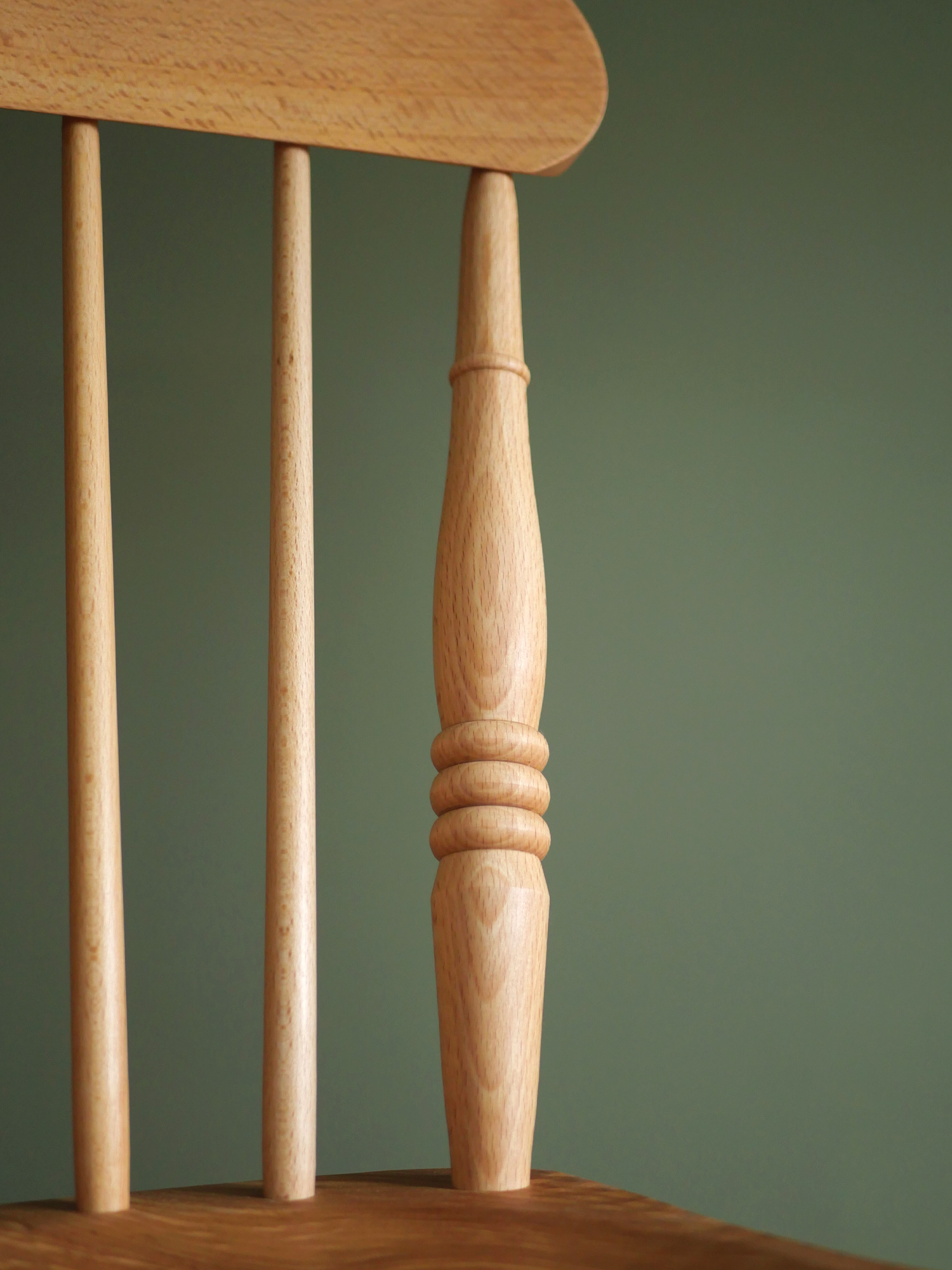 Handmade English comb back Windsor dining chair in beech with ash seat.