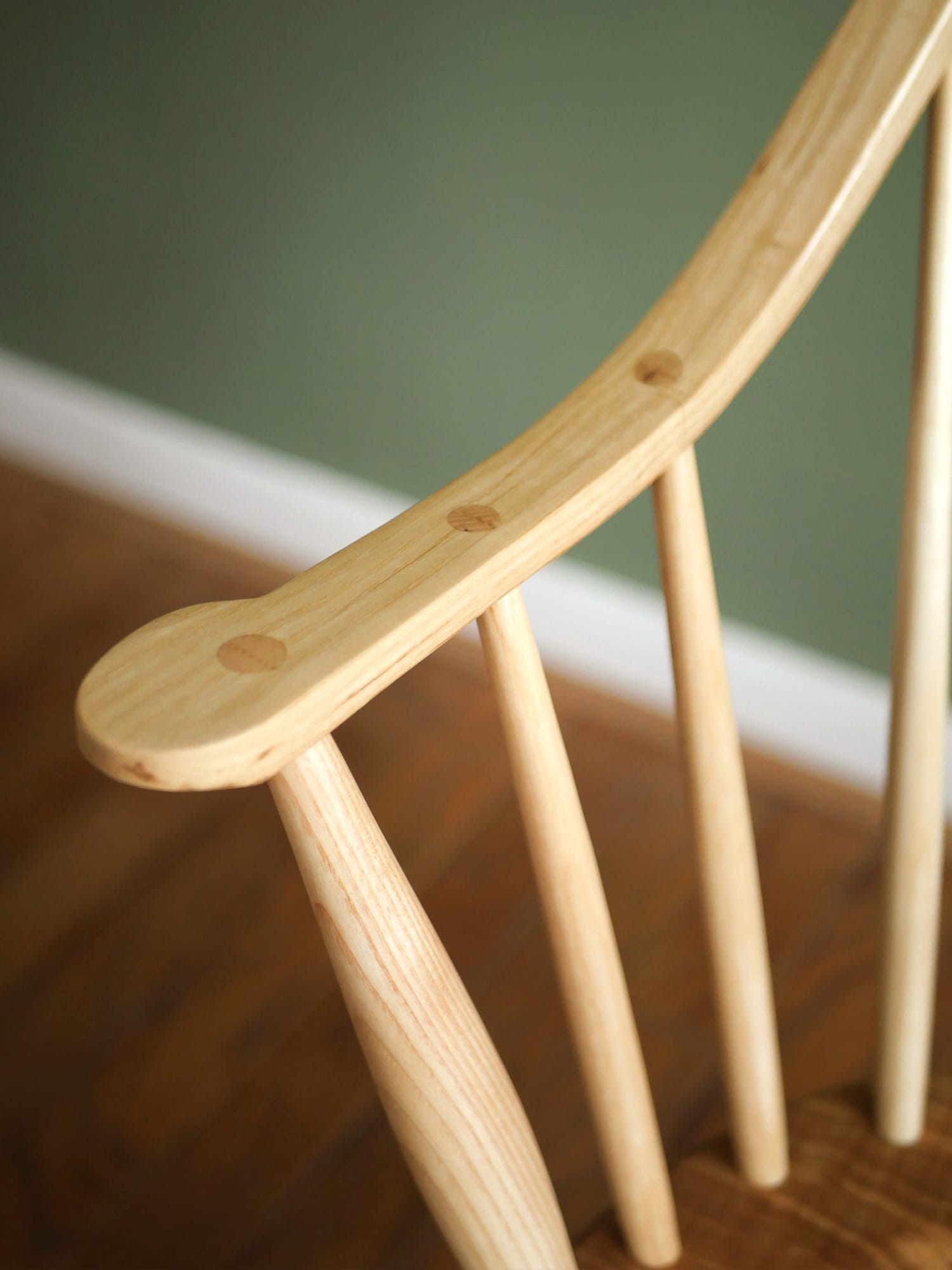 Handmade American style continuous arm Windsor chair in ash.